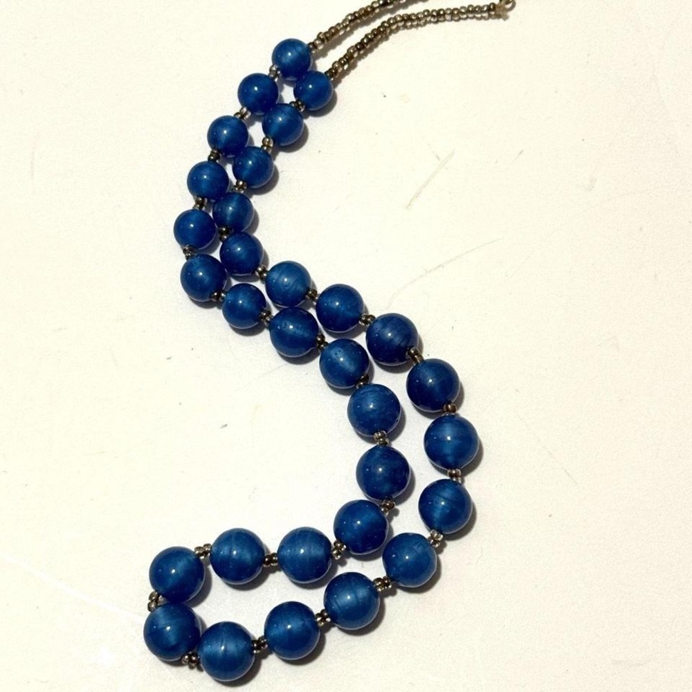 Lovely VTG blue glass beaded necklace approx. 16"
